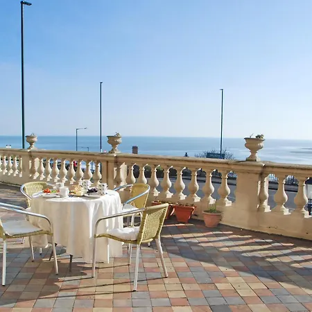 בית נופש The Grand Terrace סולטברן-ביי-דה-סי
